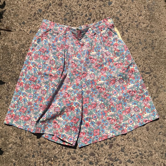 L.L. Bean Pants - Vintage LLBean Shorts. Size 12
